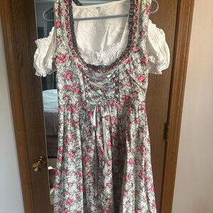 Women’s Oktoberfest dirndl size 8 US